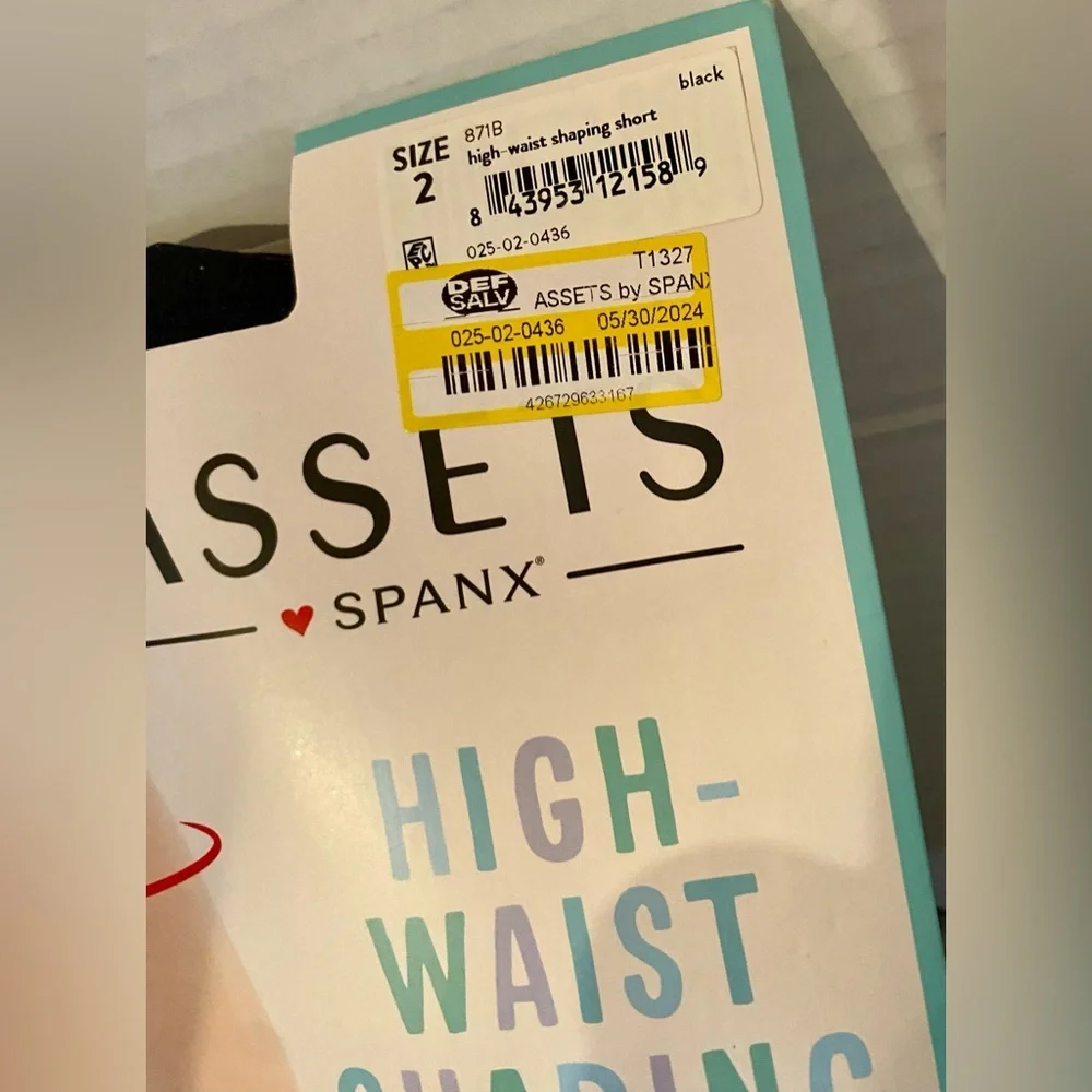 🔥ASSETS by SPANX High Waist Shaping Short in Black🔥 NIB - Picture 3 of 10